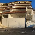 Daire Sea View Apartment, 4 Min. By Foot To Main