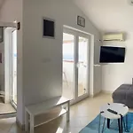 Sea View Apartment, 4 Min. By Foot To Main