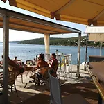Sea View Apartment, 4 Min. By Foot To Main Daire