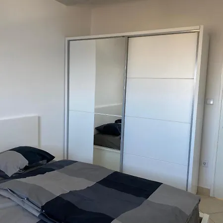Sea View Apartment, 4 Min. By Foot To Main Apartman