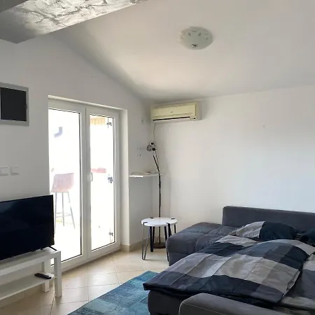 Sea View Apartment, 4 Min. By Foot To Main Jadranovo