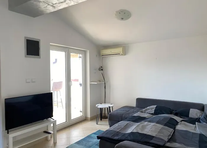 Sea View Apartment, 4 Min. By Foot To Main Jadranovo