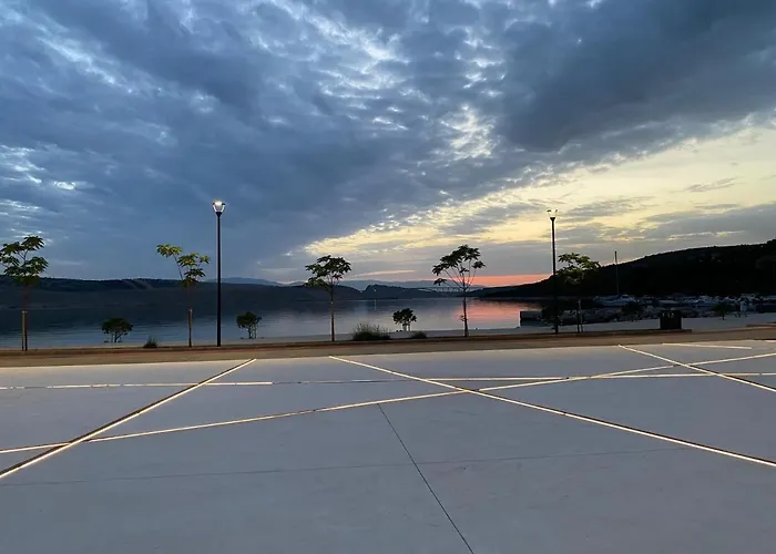 Sea View Apartment, 4 Min. By Foot To Main Apartman