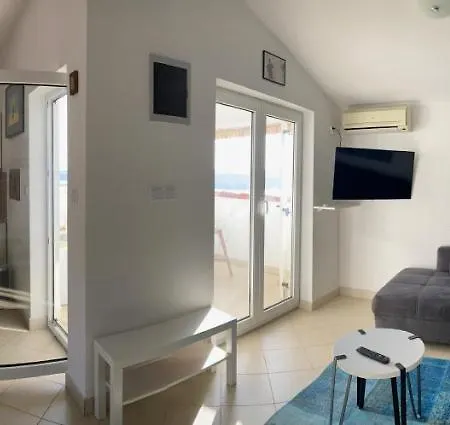 Sea View Apartment, 4 Min. By Foot To Main