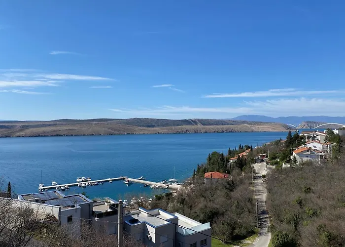 Sea View Apartment, 4 Min. By Foot To Main