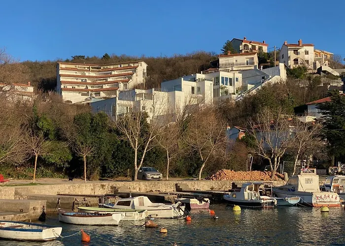 Sea View Apartment, 4 Min. By Foot To Main Apartmán *